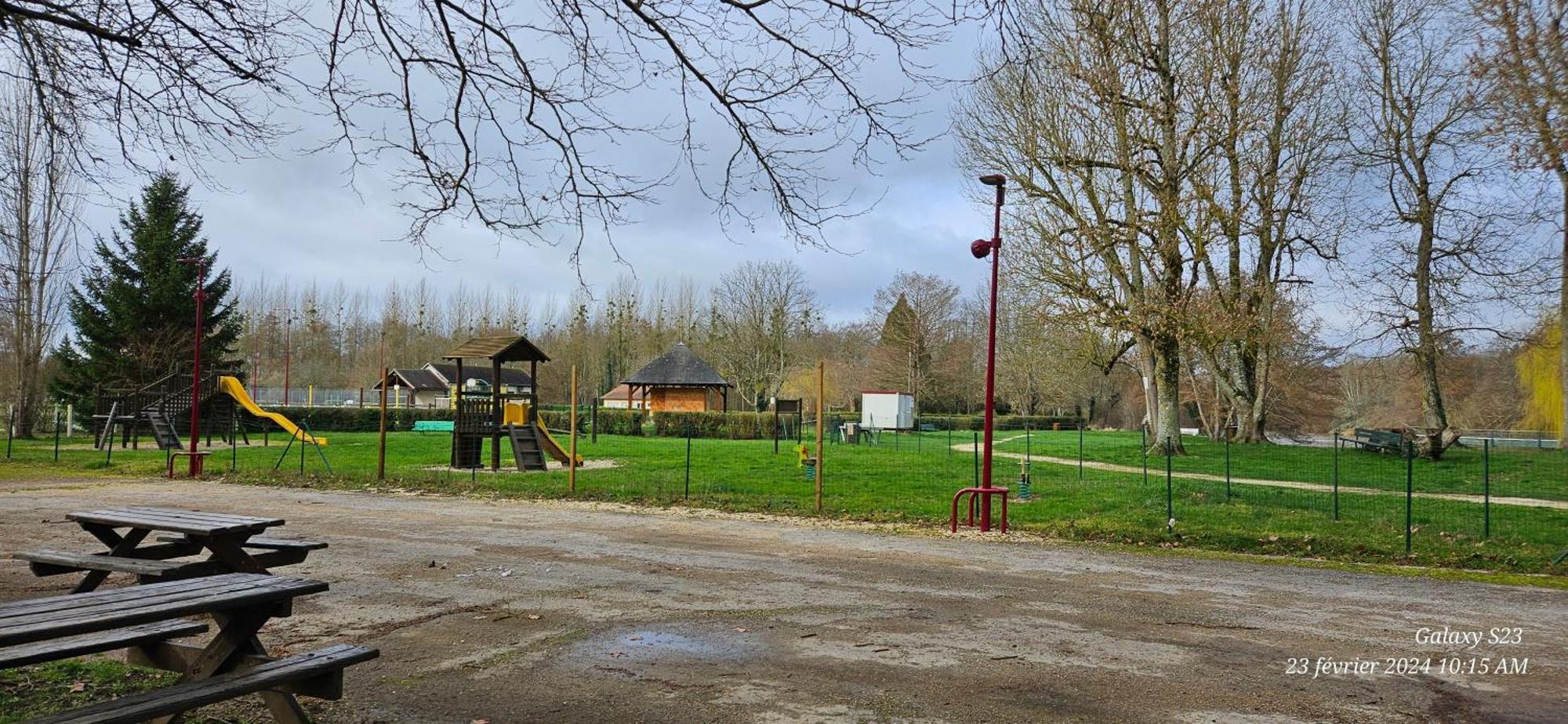 Pavillon Avec Jardin Clos Au Bord De L'Yonne Coulanges-sur-Yonne Exteriér fotografie